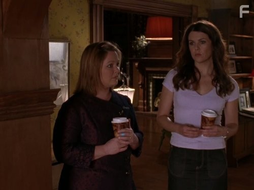 Lauren Graham and Melissa McCarthy in Девочки Гилмор (2000)