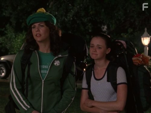 Alexis Bledel and Lauren Graham in Девочки Гилмор (2000)