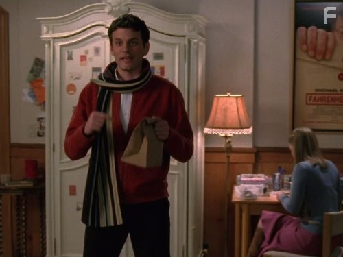 Liza Weil and Wayne Wilcox in Девочки Гилмор (2000)