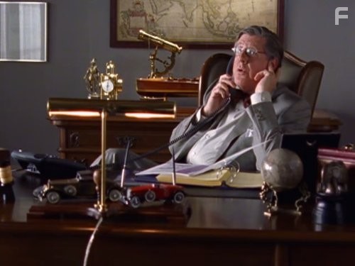 Edward Herrmann in Девочки Гилмор (2000)