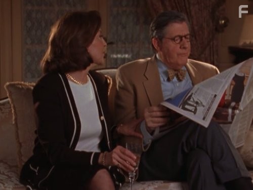 Edward Herrmann and Kelly Bishop in Девочки Гилмор (2000)