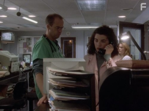 Anthony Edwards and Julianna Margulies in Скорая помощь (1994)