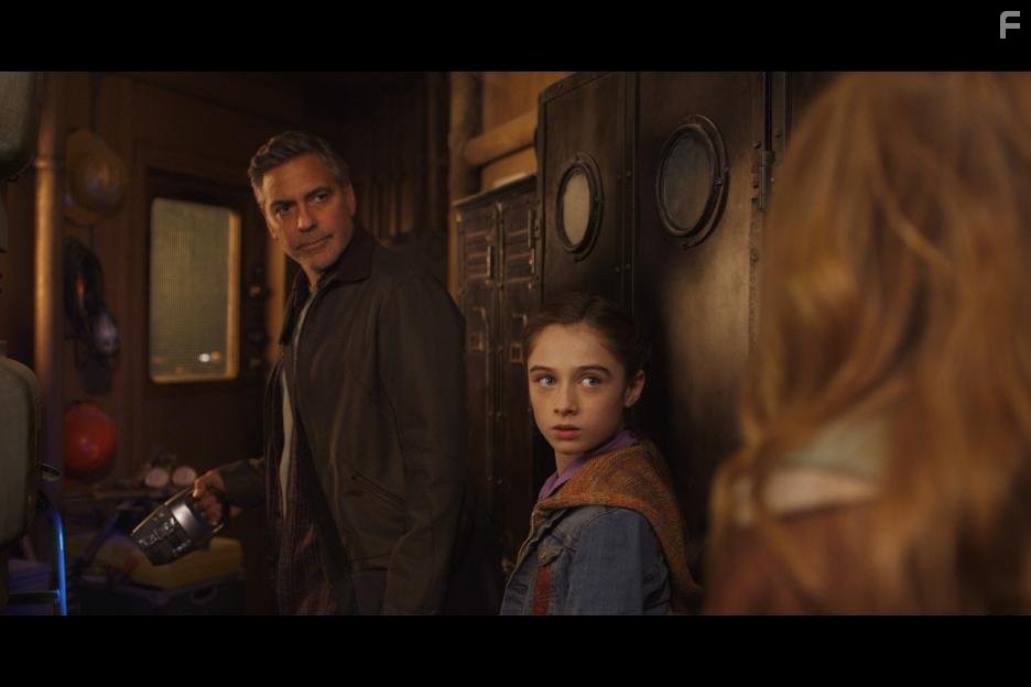 George Clooney and Raffey Cassidy in Земля будущего (2015)