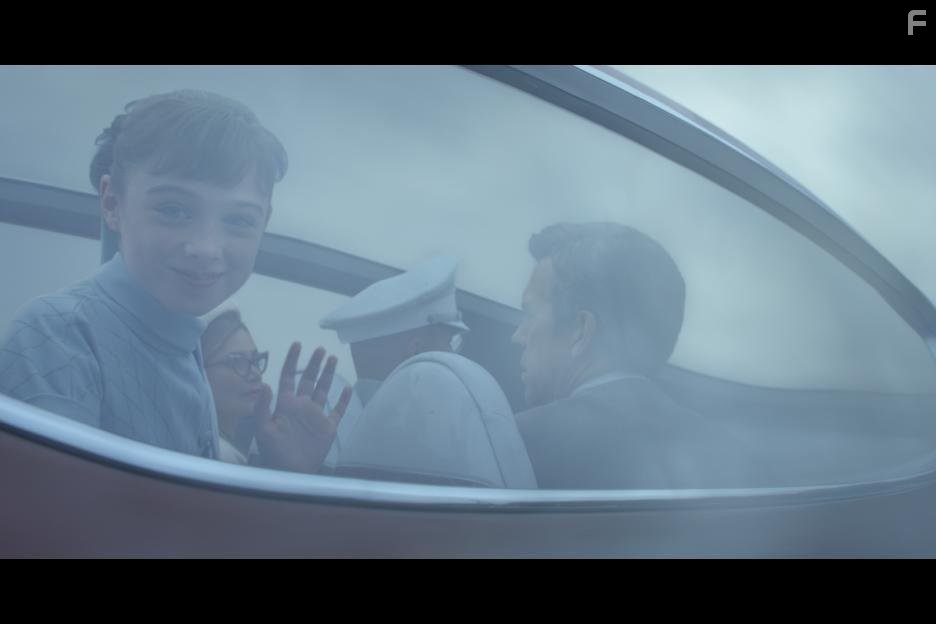 Raffey Cassidy in Земля будущего (2015)