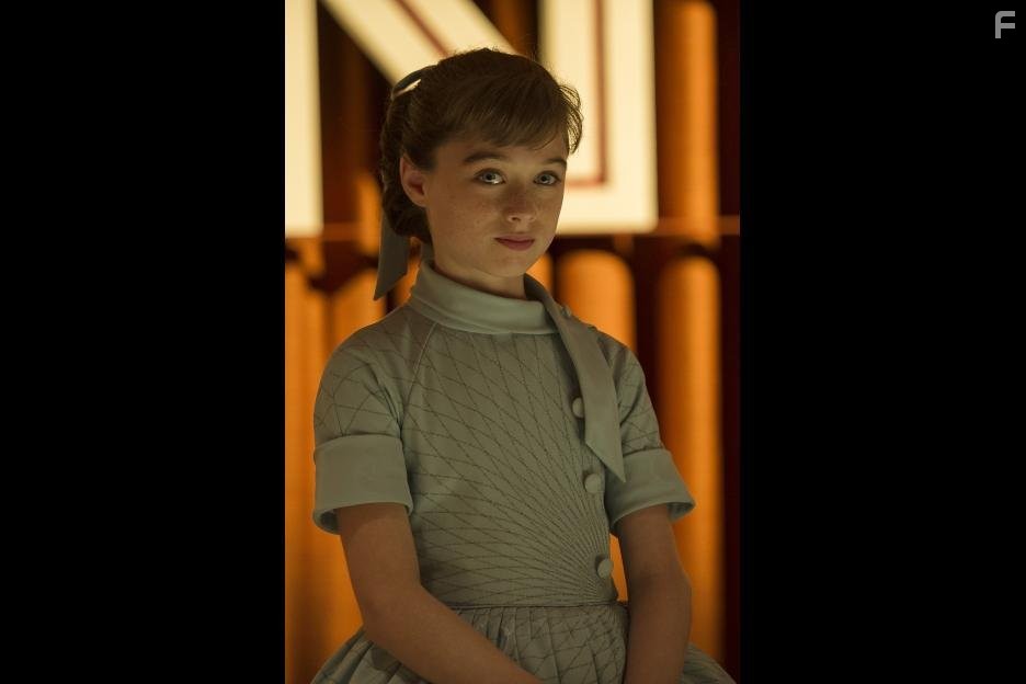 Raffey Cassidy in Земля будущего (2015)