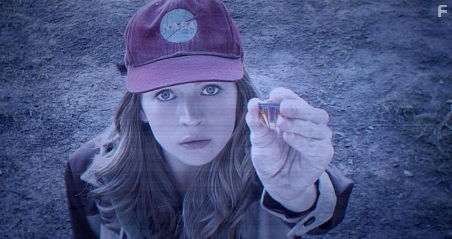 Britt Robertson in Земля будущего (2015)