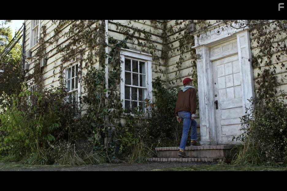 Britt Robertson in Земля будущего (2015)