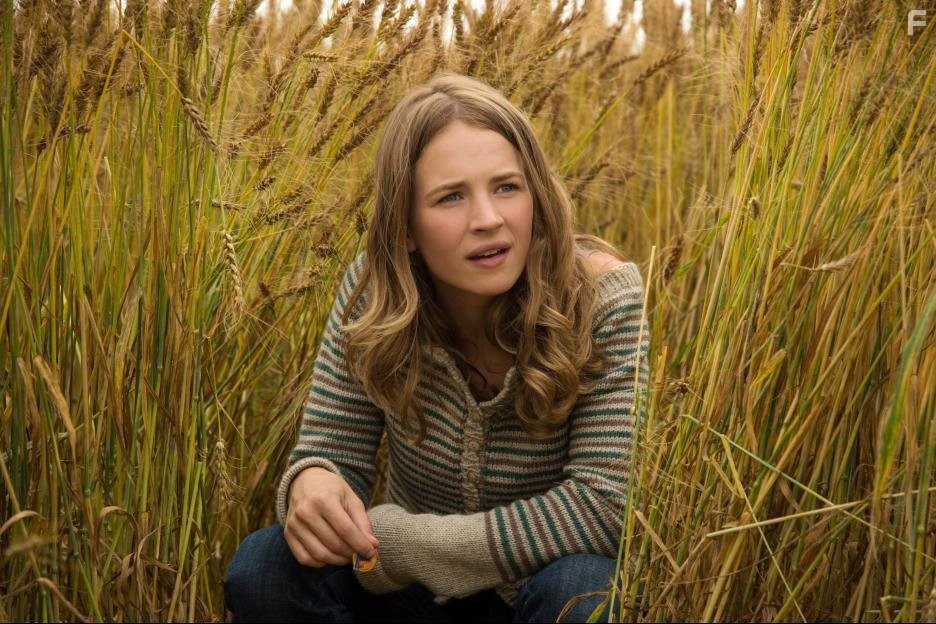 Britt Robertson in Земля будущего (2015)