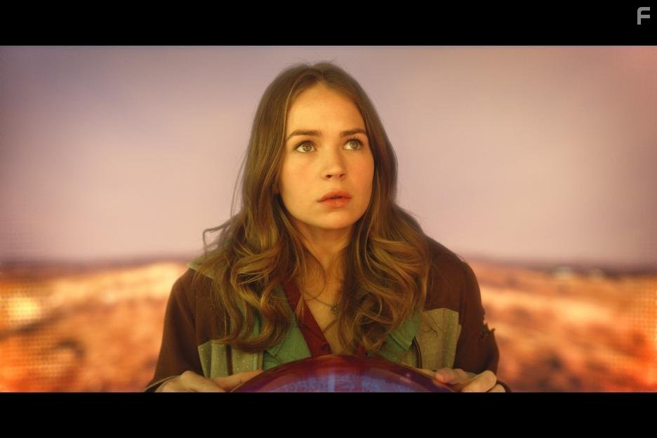 Britt Robertson in Земля будущего (2015)