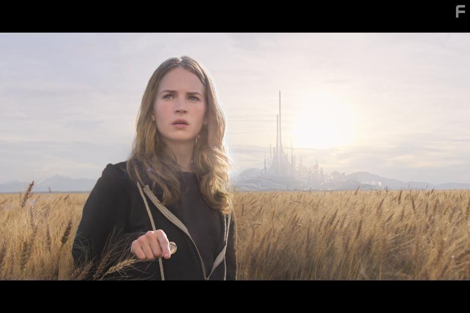 Britt Robertson in Земля будущего (2015)