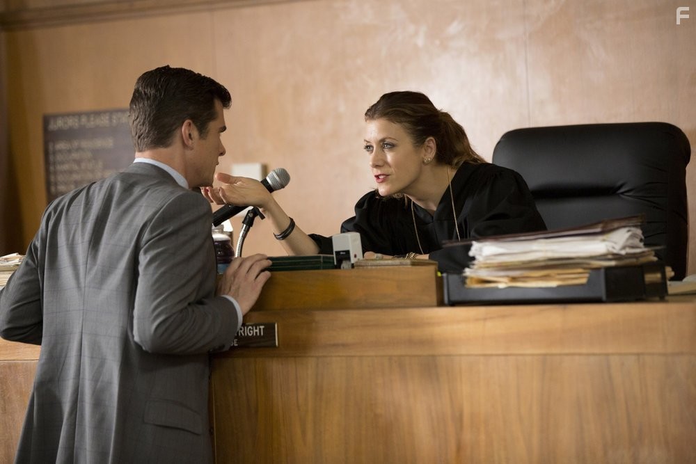 Kate Walsh and John Ducey in Плохая судья (2014)