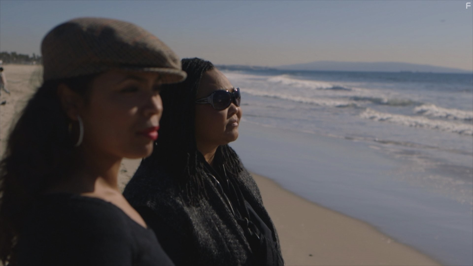 May May, Hana Ali, and Maryum Ali in I Am Ali (2014)