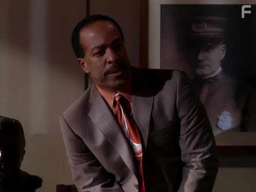 Robert Gossett in Ищейка (2005)