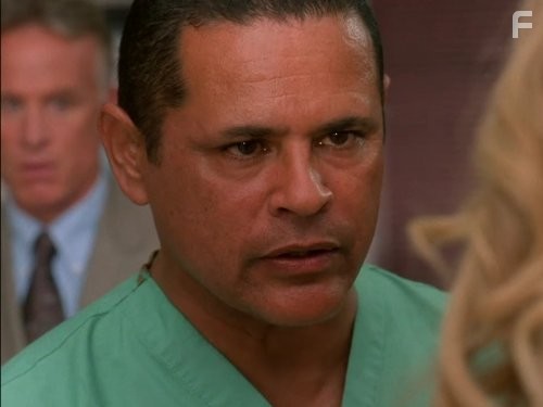 Raymond Cruz in Ищейка (2005)
