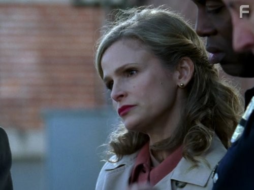 Kyra Sedgwick in Ищейка (2005)