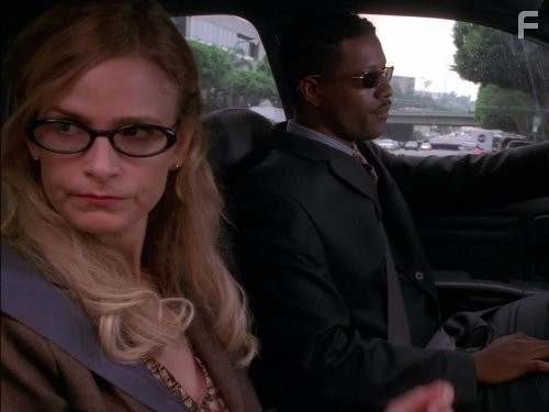 Kyra Sedgwick and Corey Reynolds in Ищейка (2005)