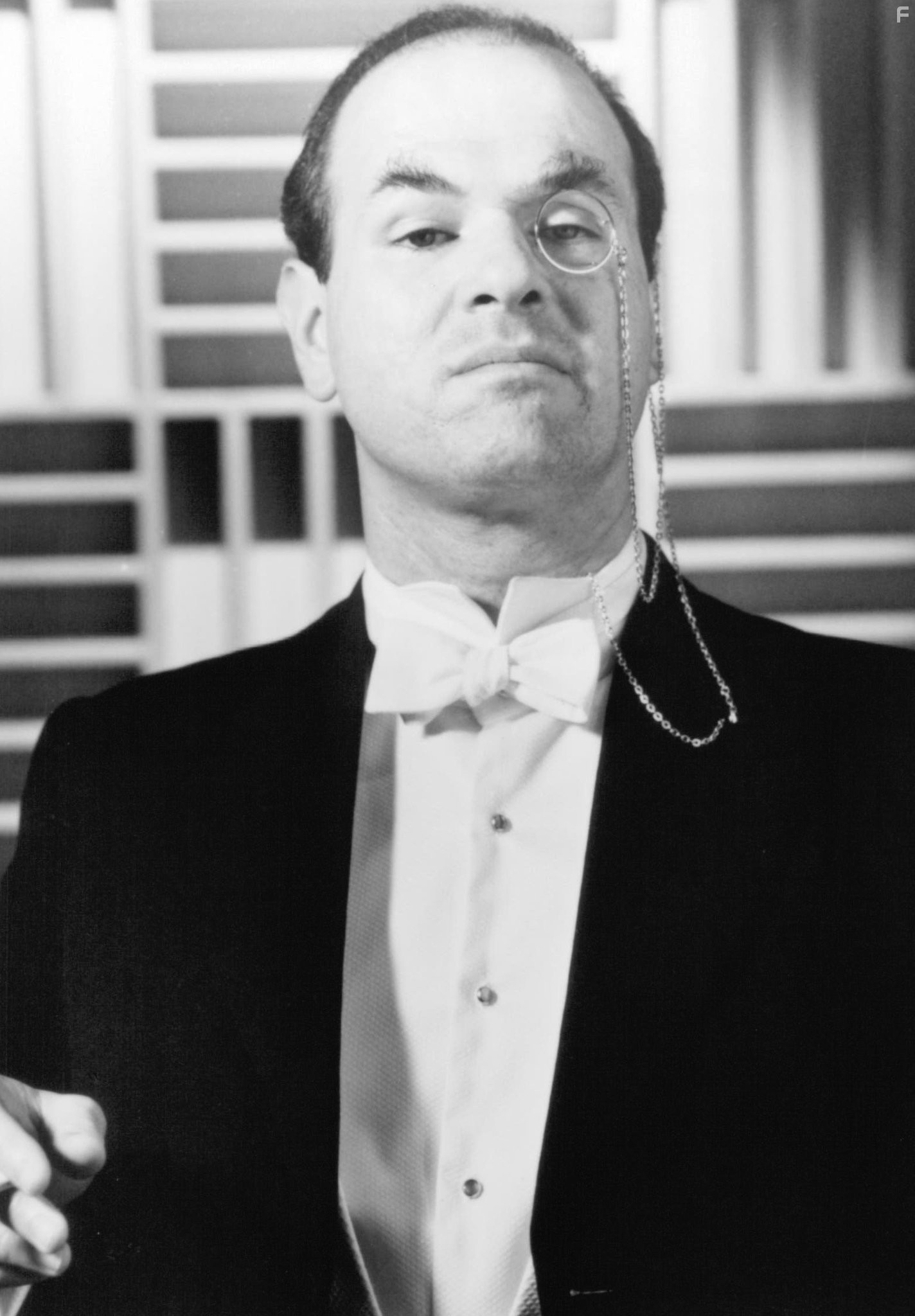 Larry Miller in Убийства на радио (1994)