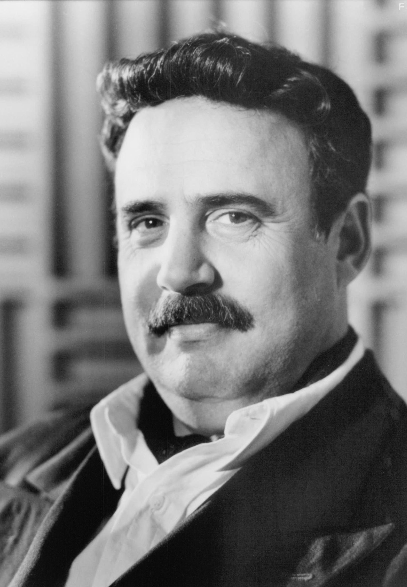 Jeffrey Tambor in Убийства на радио (1994)