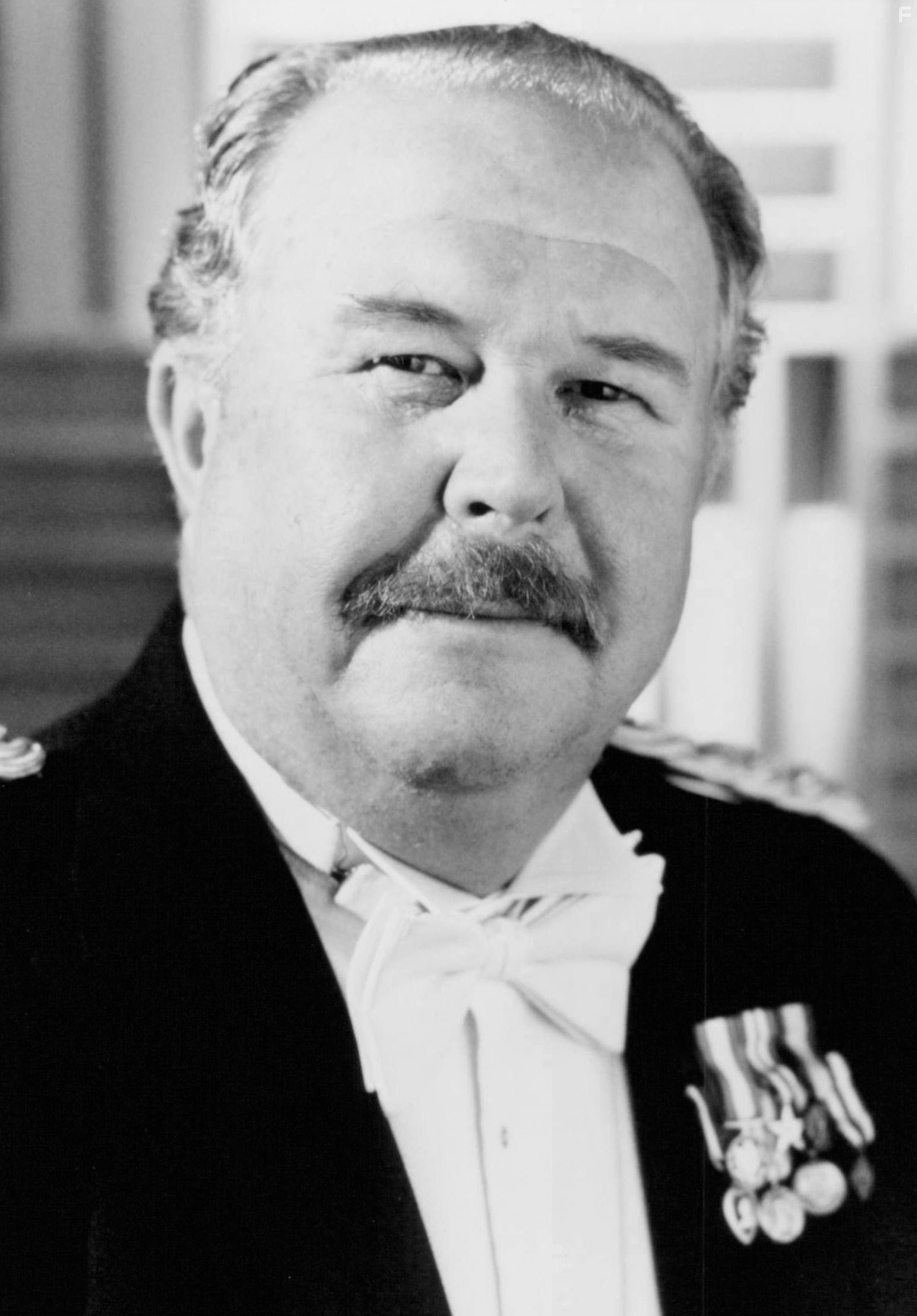 Ned Beatty in Убийства на радио (1994)
