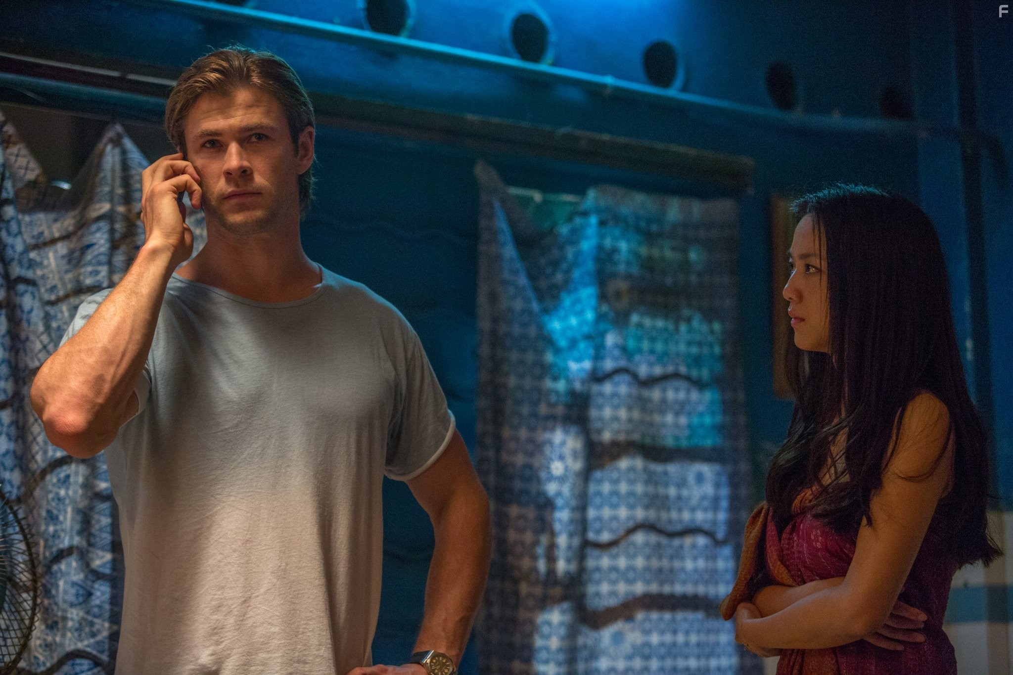 Chris Hemsworth and Wei Tang in Кибер (2015)