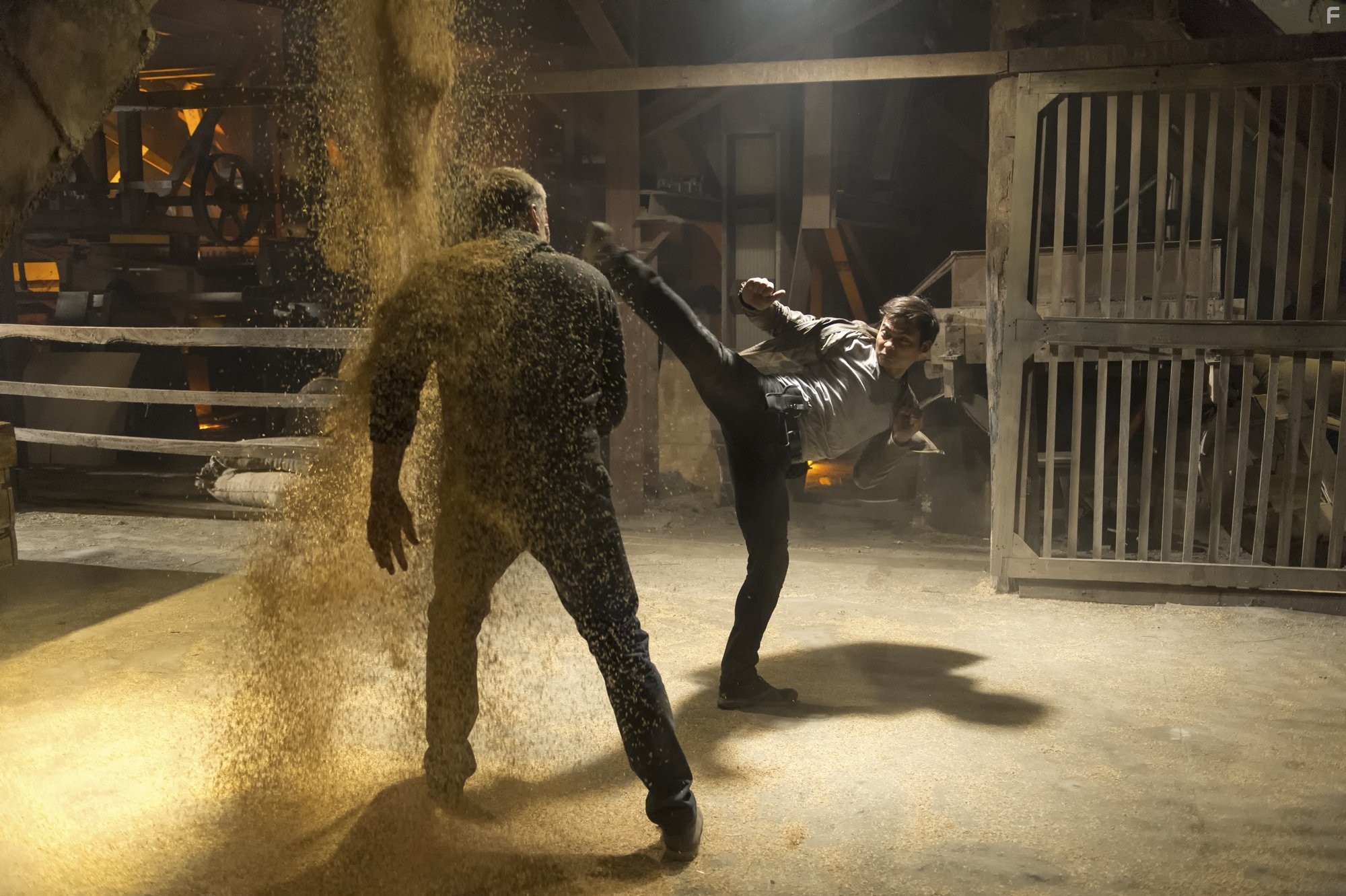 Dolph Lundgren and Tony Jaa in Работорговля (2014)