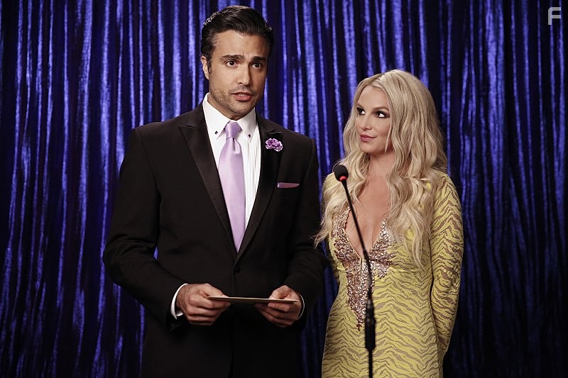 Britney Spears and Jaime Camil in Девственница Джейн (2014)