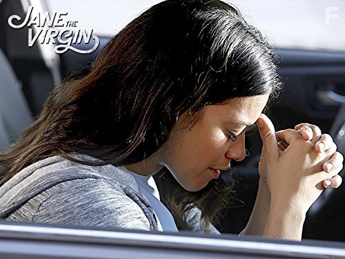 Gina Rodriguez in Девственница Джейн (2014)