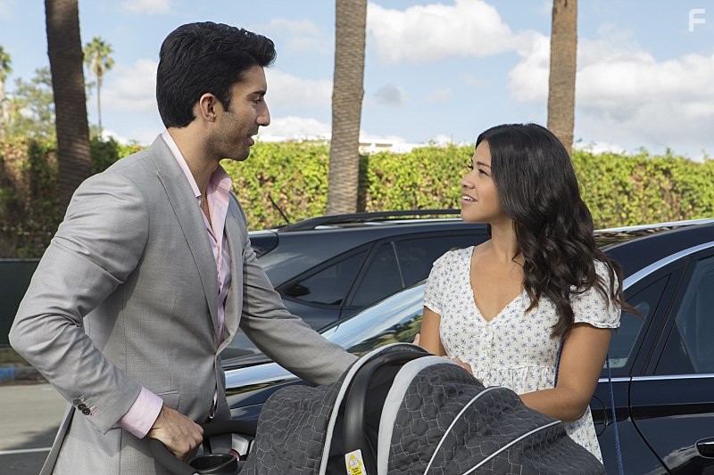 Justin Baldoni and Gina Rodriguez in Девственница Джейн (2014)
