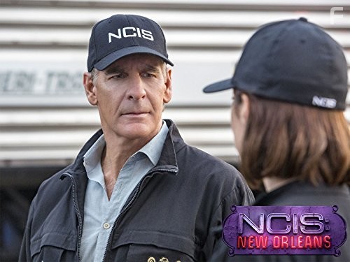 Scott Bakula and Zoe McLellan in Морская полиция: Новый Орлеан (2014)