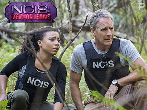 Scott Bakula and Shalita Grant in Морская полиция: Новый Орлеан (2014)