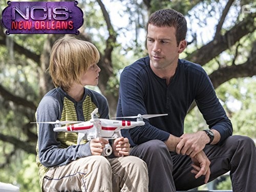 Lucas Black and Max Jenkins in Морская полиция: Новый Орлеан (2014)