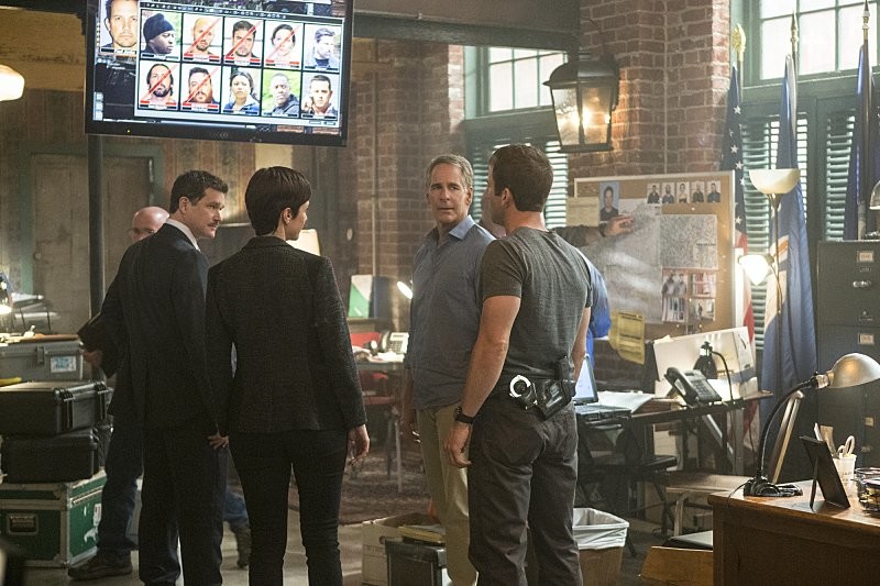 Scott Bakula, Lucas Black, Zoe McLellan, and Dylan Walsh in Морская полиция: Новый Орлеан (2014)