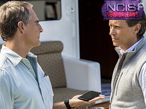 Scott Bakula and Steven Weber in Морская полиция: Новый Орлеан (2014)