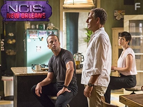 Scott Bakula, Lucas Black, and Zoe McLellan in Морская полиция: Новый Орлеан (2014)