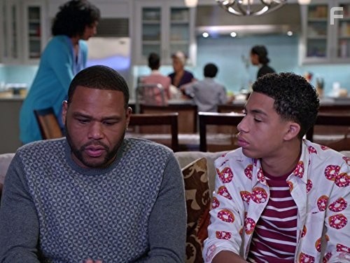 Anthony Anderson, Tracee Ellis Ross, and Marcus Scribner in Чeрноватый (2014)