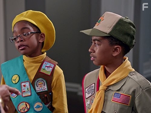 Miles Brown and Marsai Martin in Чeрноватый (2014)