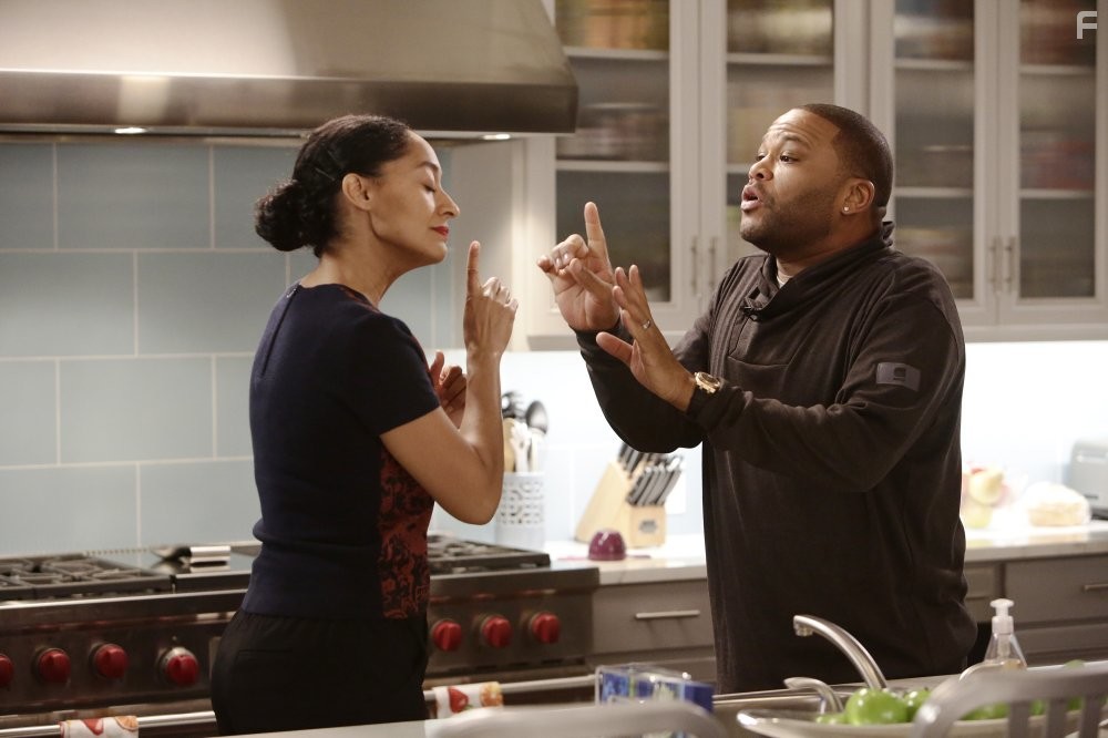 Anthony Anderson and Tracee Ellis Ross in Чeрноватый (2014)