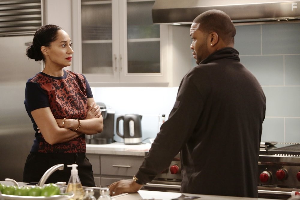 Anthony Anderson and Tracee Ellis Ross in Чeрноватый (2014)