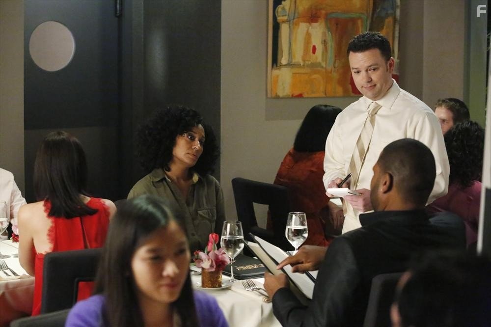 Anthony Anderson, Tracee Ellis Ross, and Shannon McClung in Чeрноватый (2014)