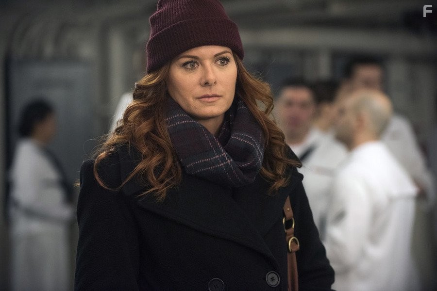 Debra Messing in Расследования Лоры (2014)