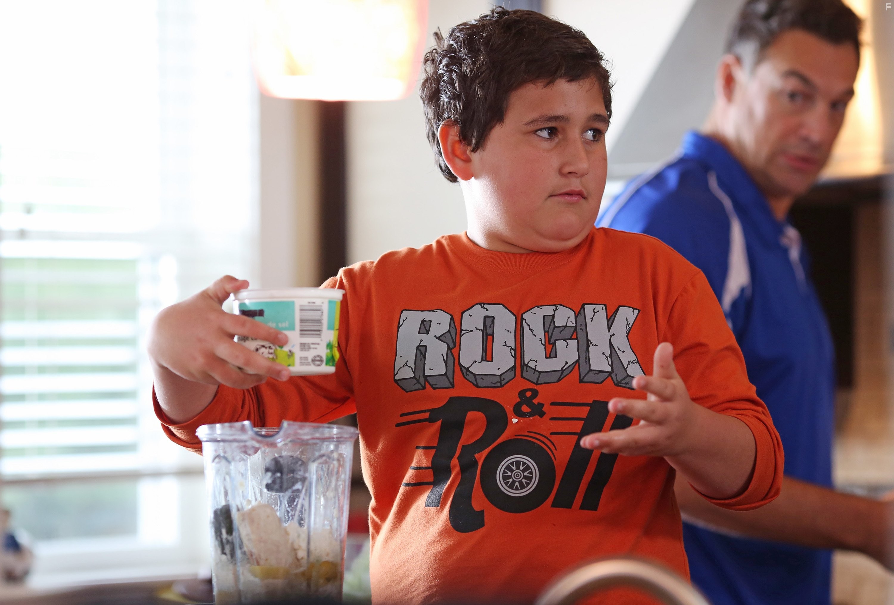 Aleks Paunovic and Conner Cowie in Zapped. Волшебное приложение (2014)