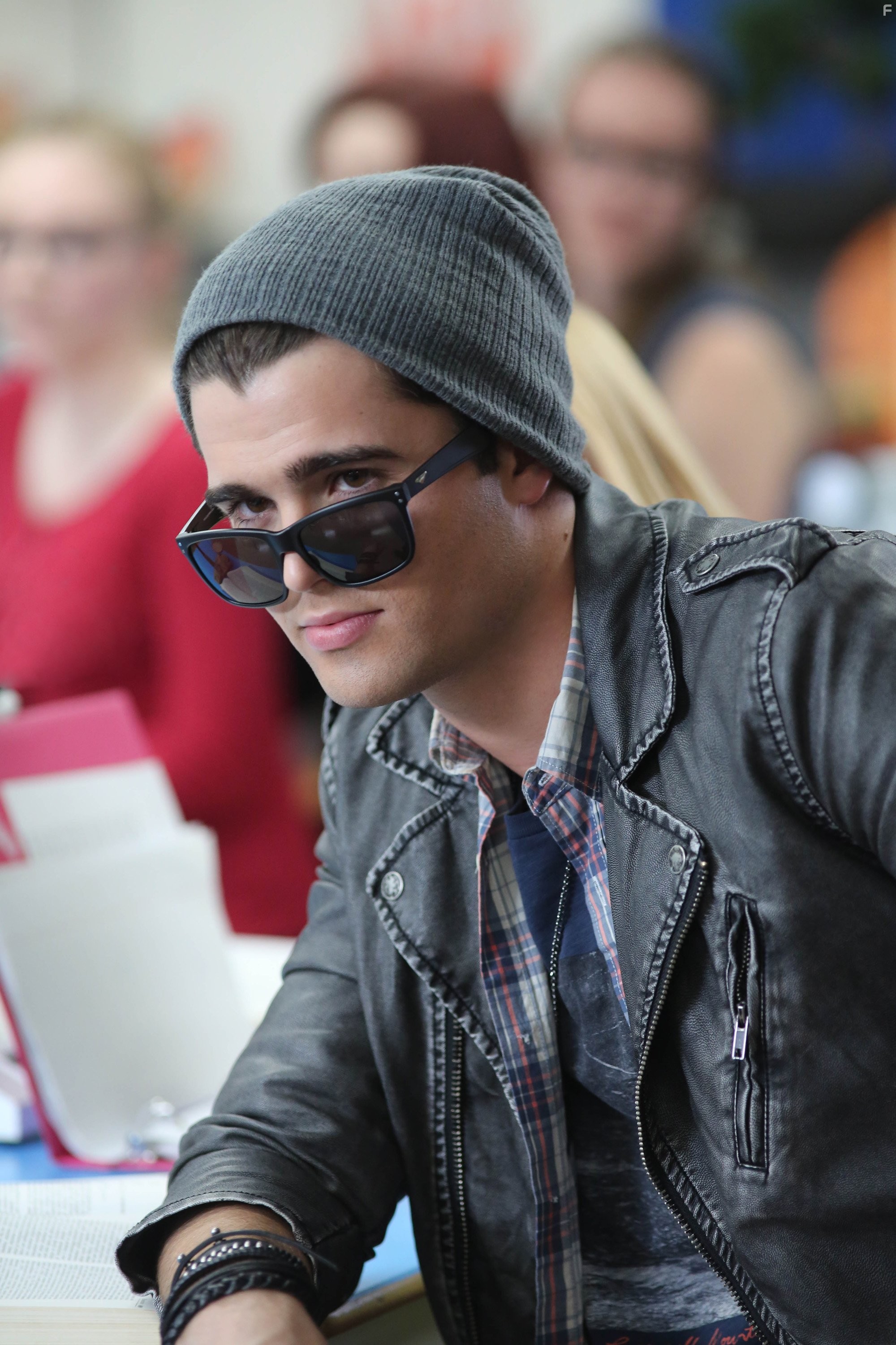 Spencer Boldman in Zapped. Волшебное приложение (2014)