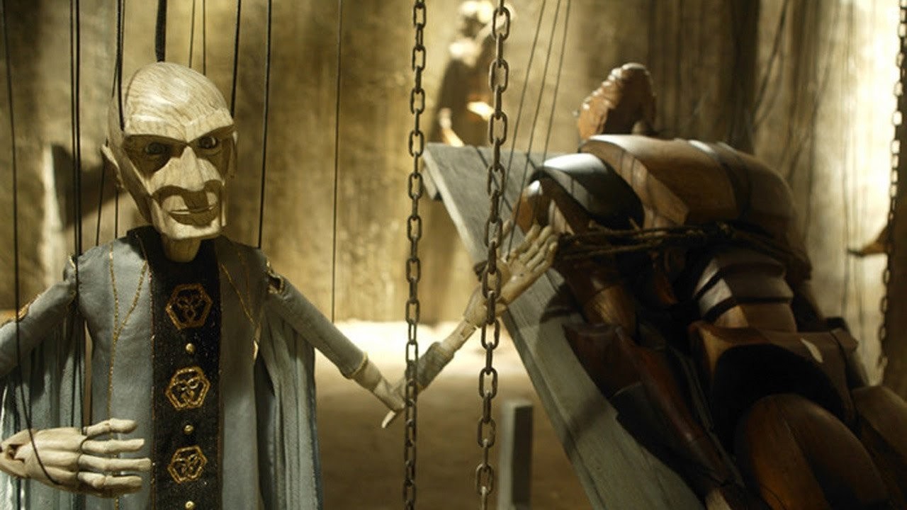 Ian Hart and Derek Jacobi in Нити (2004)