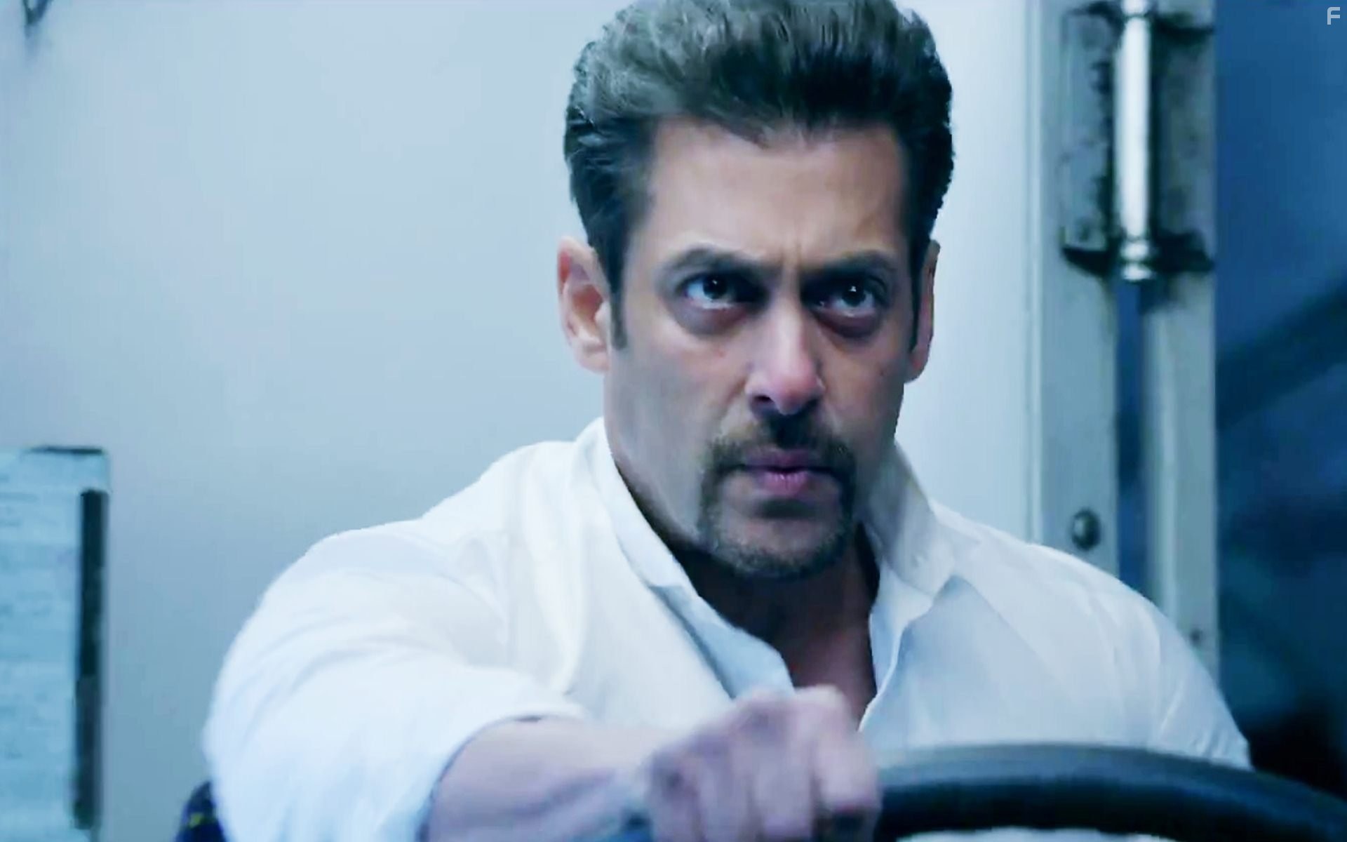 Salman Khan in Удар (2014)