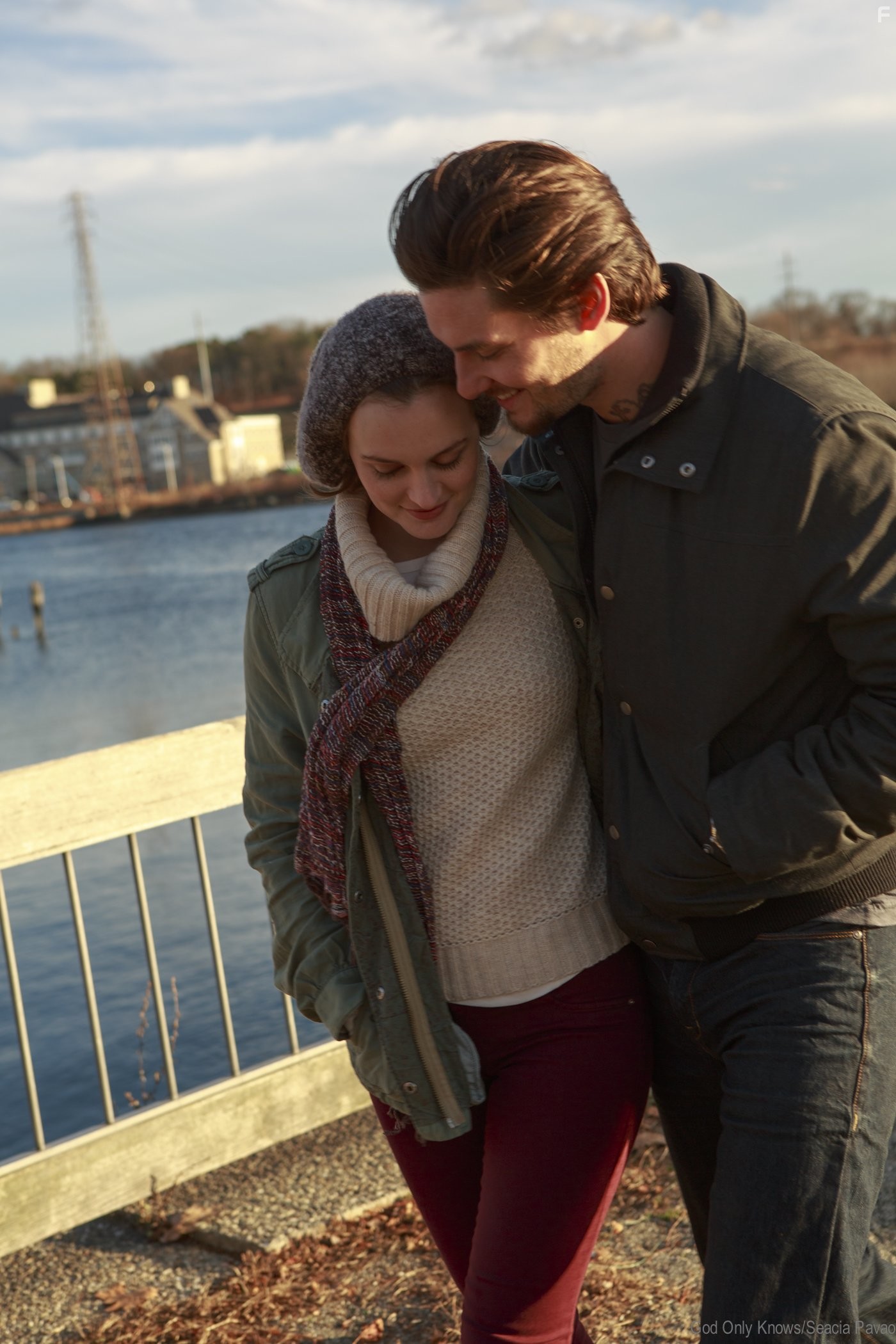Leighton Meester and Ben Barnes in Знает только Бог (2014)
