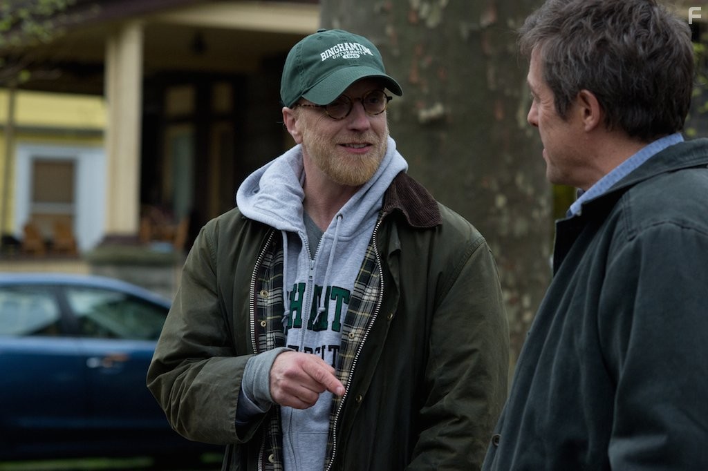 Hugh Grant and Chris Elliott in Исправленный вариант (2014)