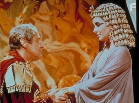 Elizabeth Taylor and Rex Harrison in Клеопатра (1963)