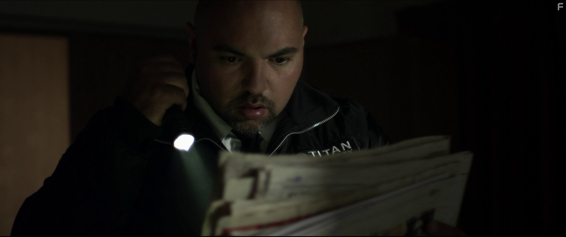 Glen-Paul Waru in Привязанные к дому (2014)