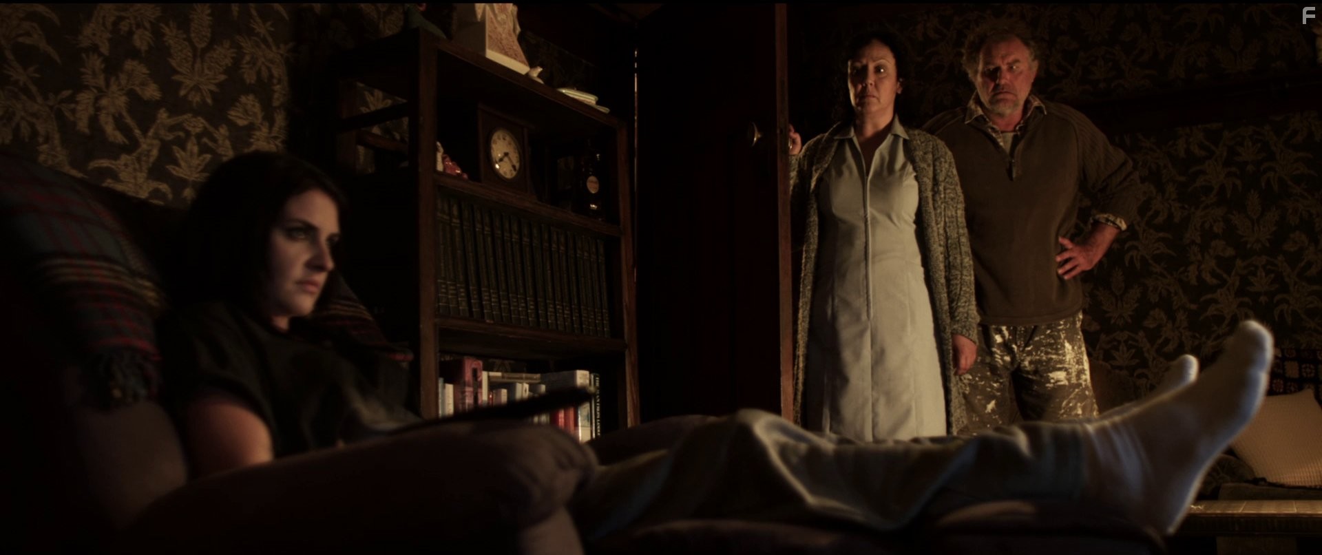 Rima Te Wiata, Ross Harper, and Morgana O'Reilly in Привязанные к дому (2014)