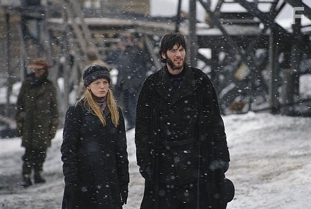 Sarah Polley and Wes Bentley in Золотая пыль (2000)